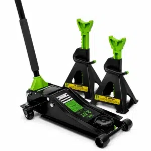 Pack de elevación para taller mecánico compuesto por un gato hidráulico de carretilla y dos borriquetas de 3 toneladas en acero de color negro y verde.